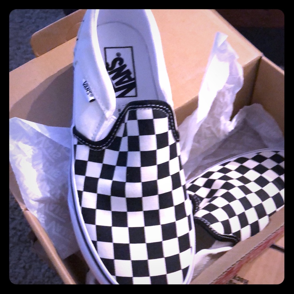 Vans -Asher Checkered Slip-on sneakers . Women’s 7